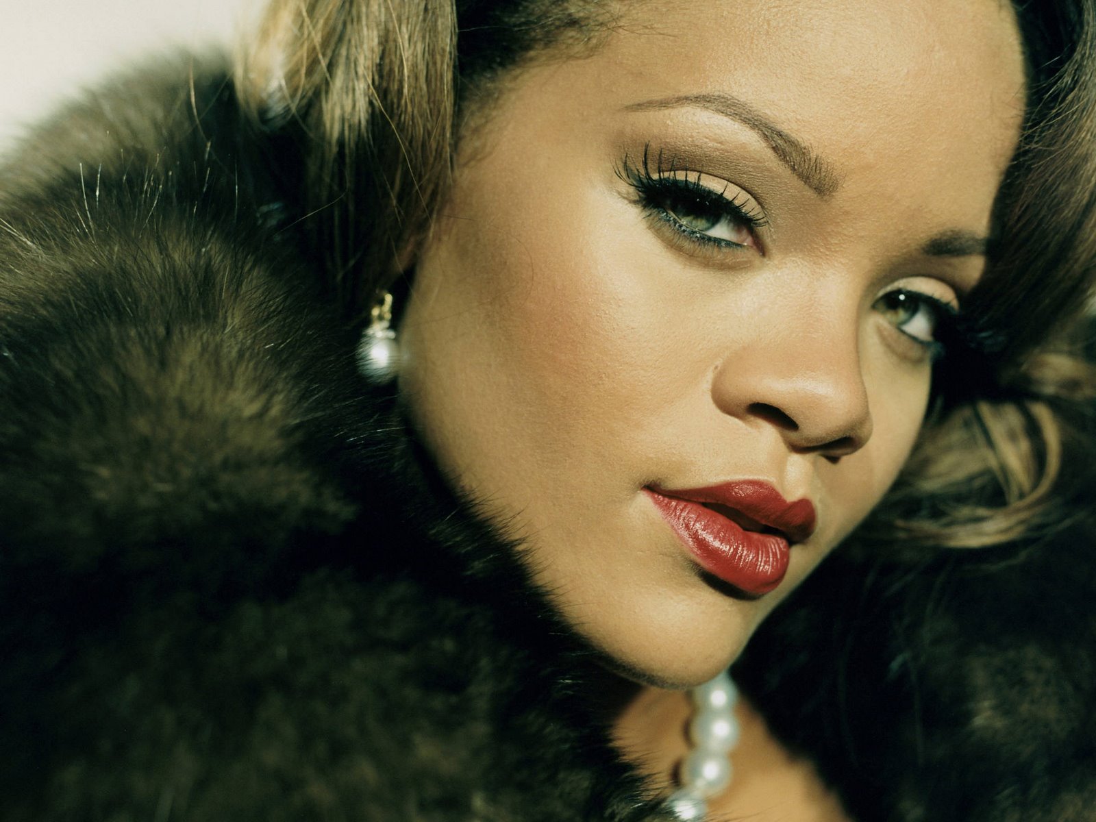 [Rihanna+(45).jpg]