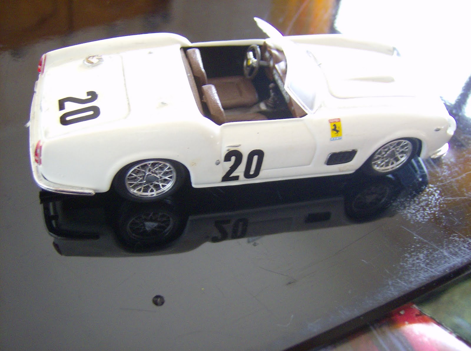 http://4.bp.blogspot.com/_oCnW51tP3M0/S7YaAW-O9eI/AAAAAAAAKCo/XN4PMY8qeWg/s1600/ferrari+001.jpg
