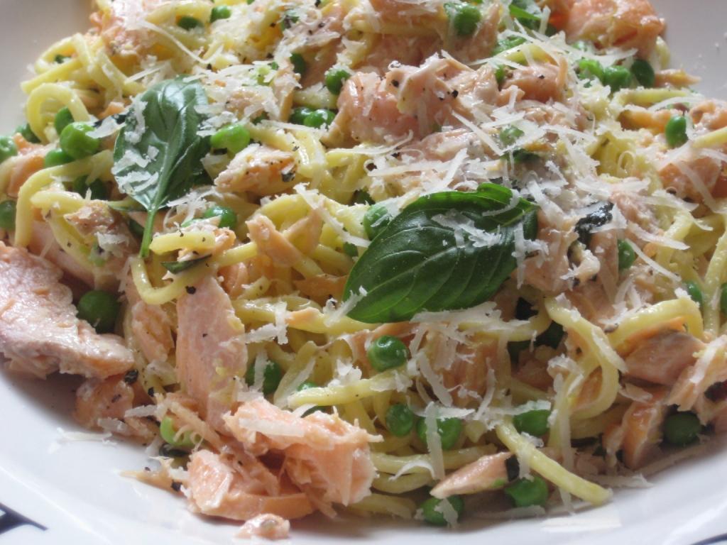 ♥ The Goddess's Kitchen ♥ Salmon, Peas and Crème Fraîche Pasta