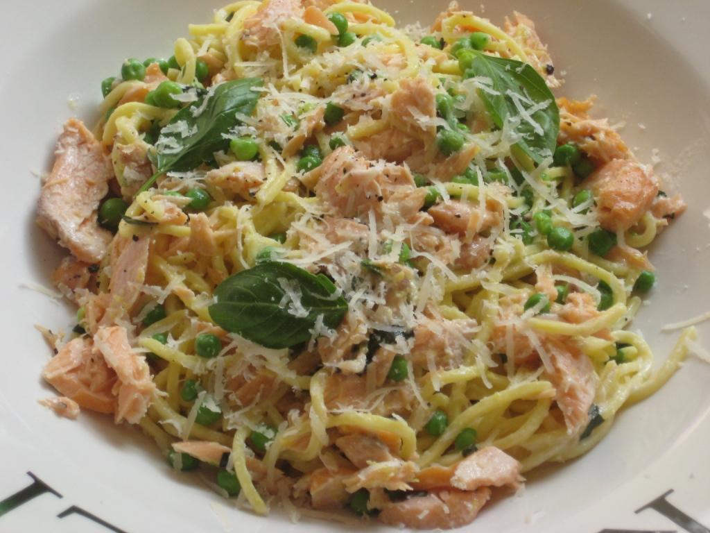 ♥ The Goddess's Kitchen ♥ Salmon, Peas and Crème Fraîche Pasta