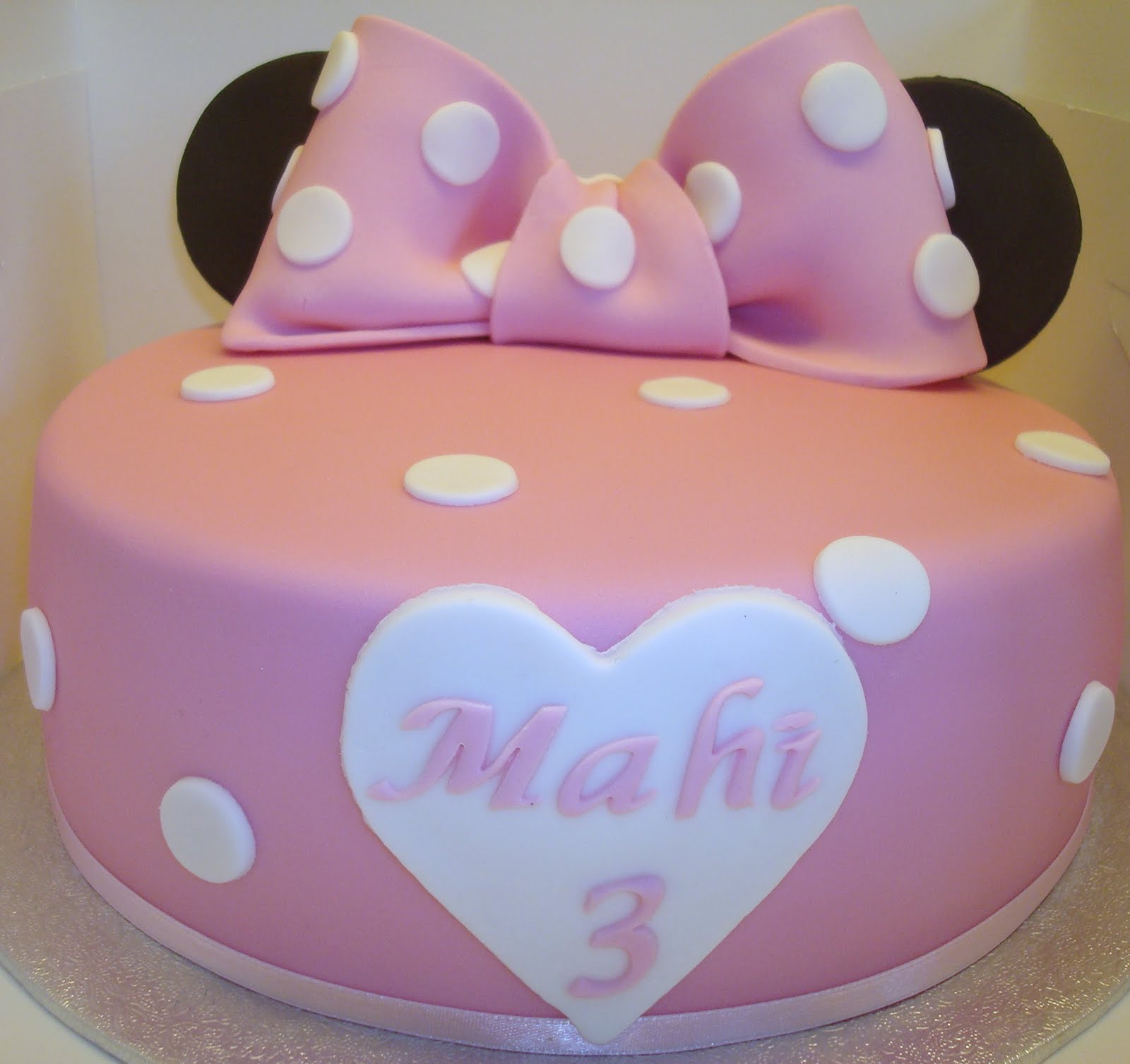 Fashion cake: minnie mouse cake