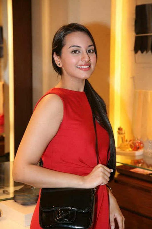 latest-sonakshi-sinha-hot-pictures latest-sonakshi-sinha-hot-pictures