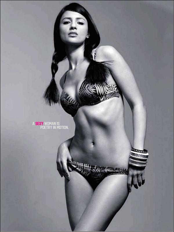 Aruna Shields  Unzips to Shoot on Maxim India  glamour images