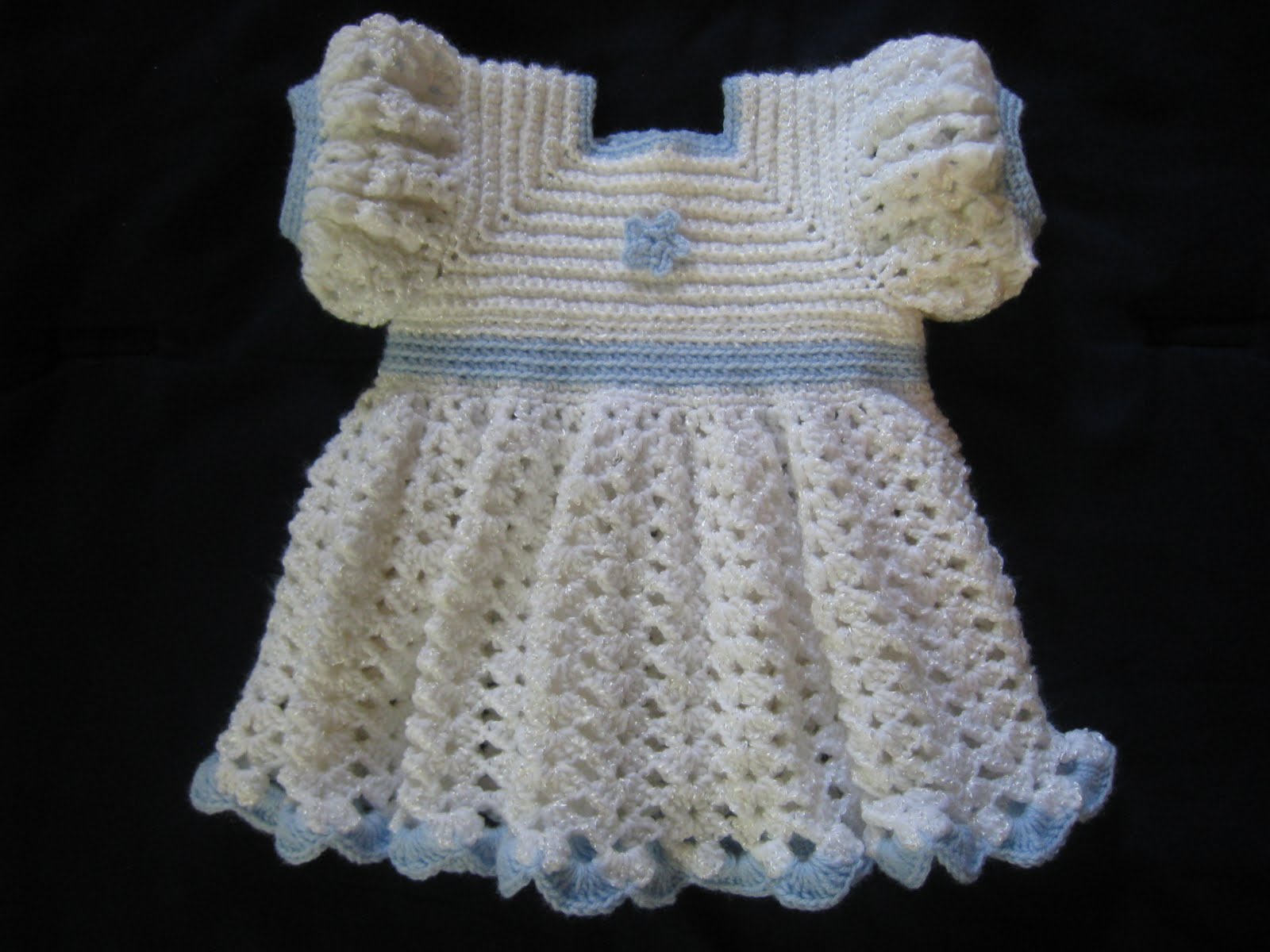 My creativity: A Ruffled Crocheted Baby Dress