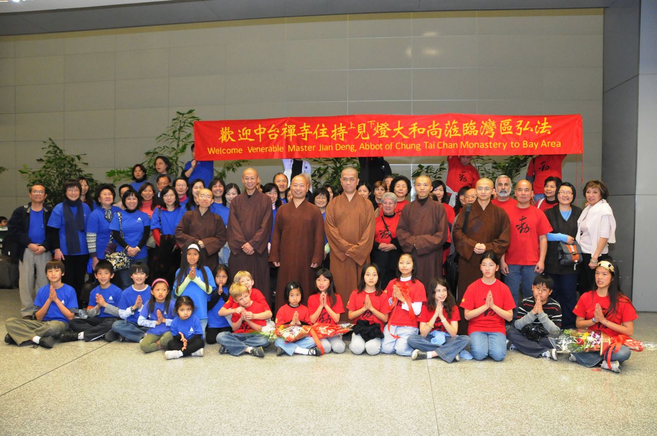 [20090313+AbbotJianDengArrival_01a.JPG]