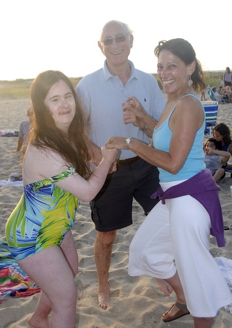 [2007-041_DrummingonBeach_APB.jpg]