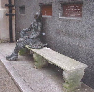 Estatua dedicada a Eleanor Rigby en una calle de Liverpool