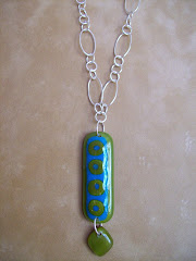 Green vertical necklace on chain