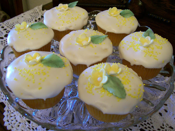 Lemon Cupcakes with Lemon Cream Cheese Icing