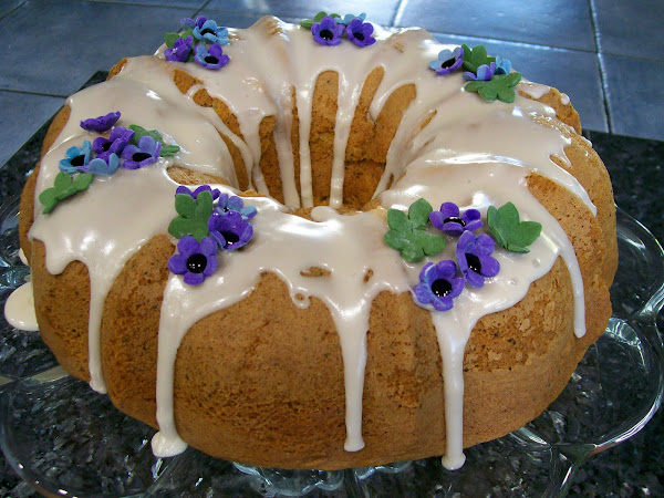 White Chocolate Vanilla Poppyseed Cake