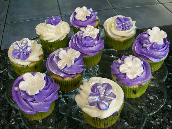 Cupcakes with gumpaste flowers