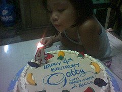 [gab.blowcandle.jpg]