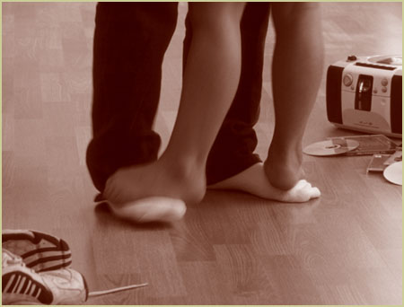 [dancing_couple_feet.jpg]