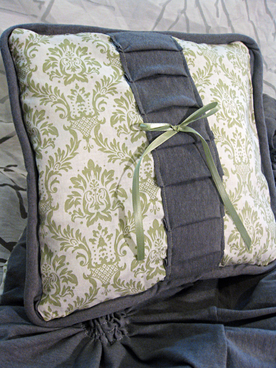 Sew-Over-It: Crib bedding Set - "Bella = Beautiful"