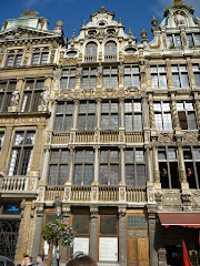 Different buildings in the Grand place