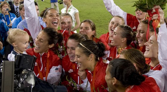 [561_wnt_gold_USWNTBS0821085486.jpg]