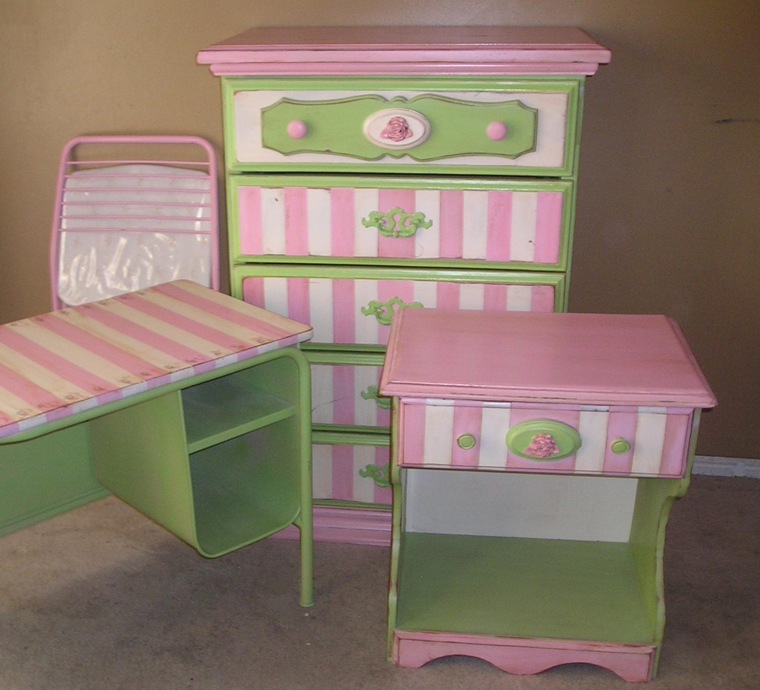 Three o'clock on Tuesday SOLD Cute litte girls pink and green dresser set!