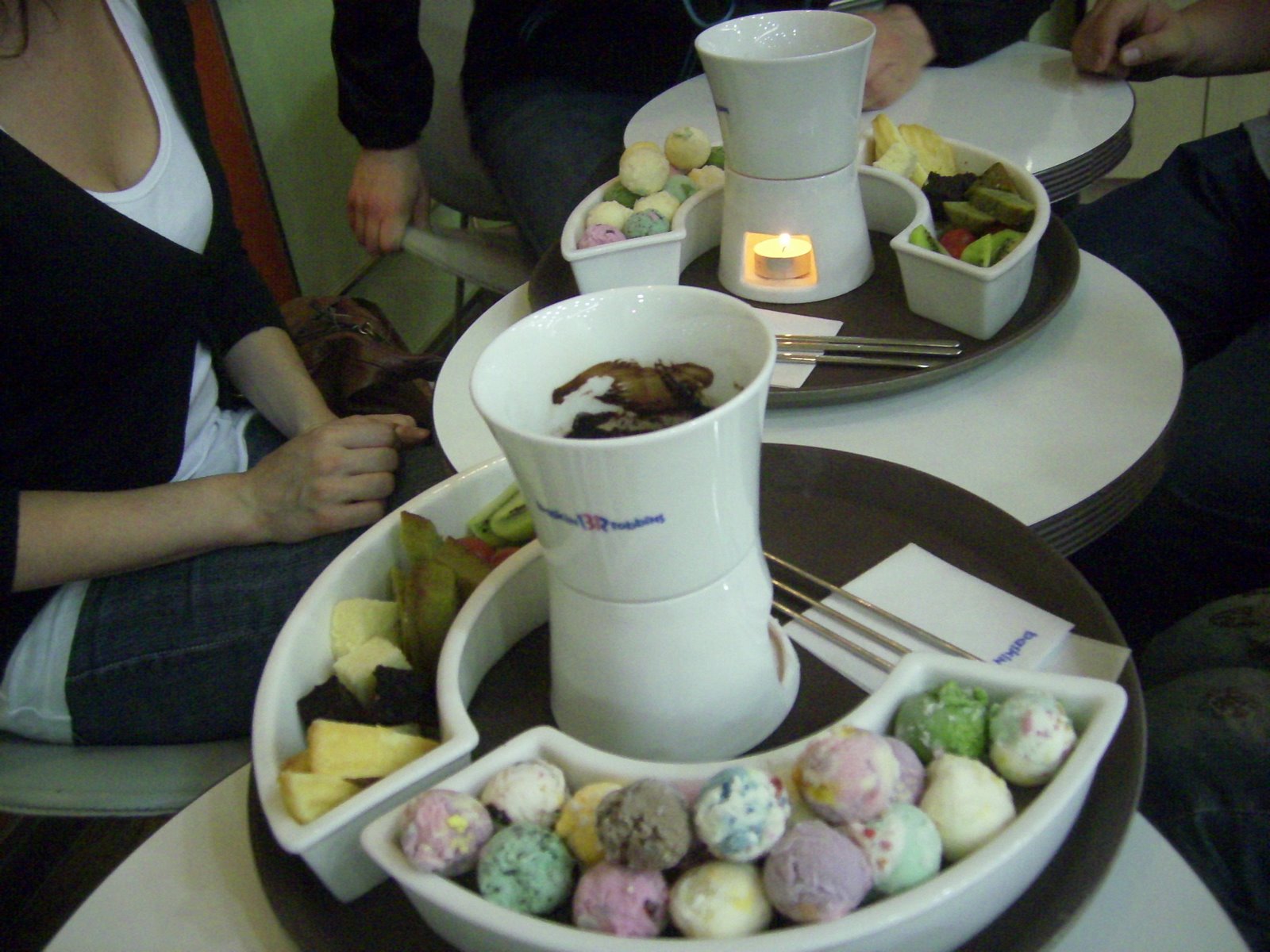 [palace+nanta+eating+133.JPG]