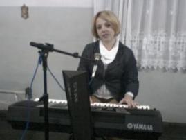 MINISTRA DE LOUVOR