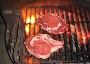 [826395_steaks_on_grill.jpg]