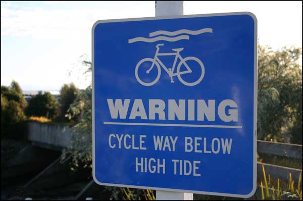 [080906_underwater_cycle.jpg]