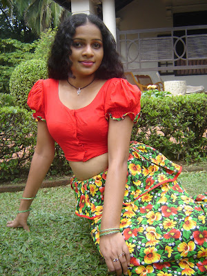 sri lankan umayangana models actress wickramasinghe lanka beautiful lungi girls srilankan hot traditional blouse teledrama kerala model sl costumes click