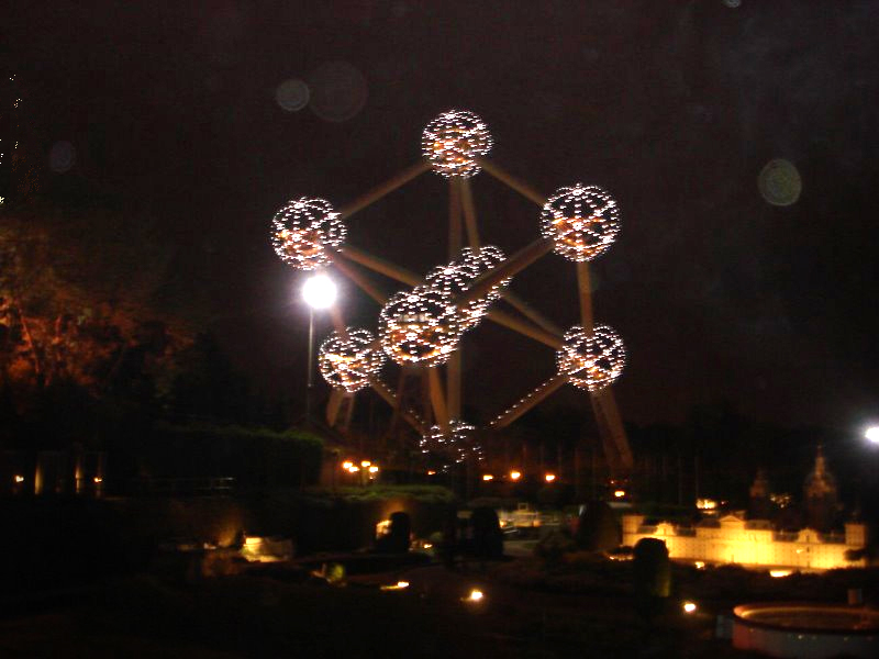 [atomium_small+copy.jpg]