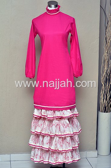 . Another fesyen baju kurung from Najjah . Baju plain , kain corak