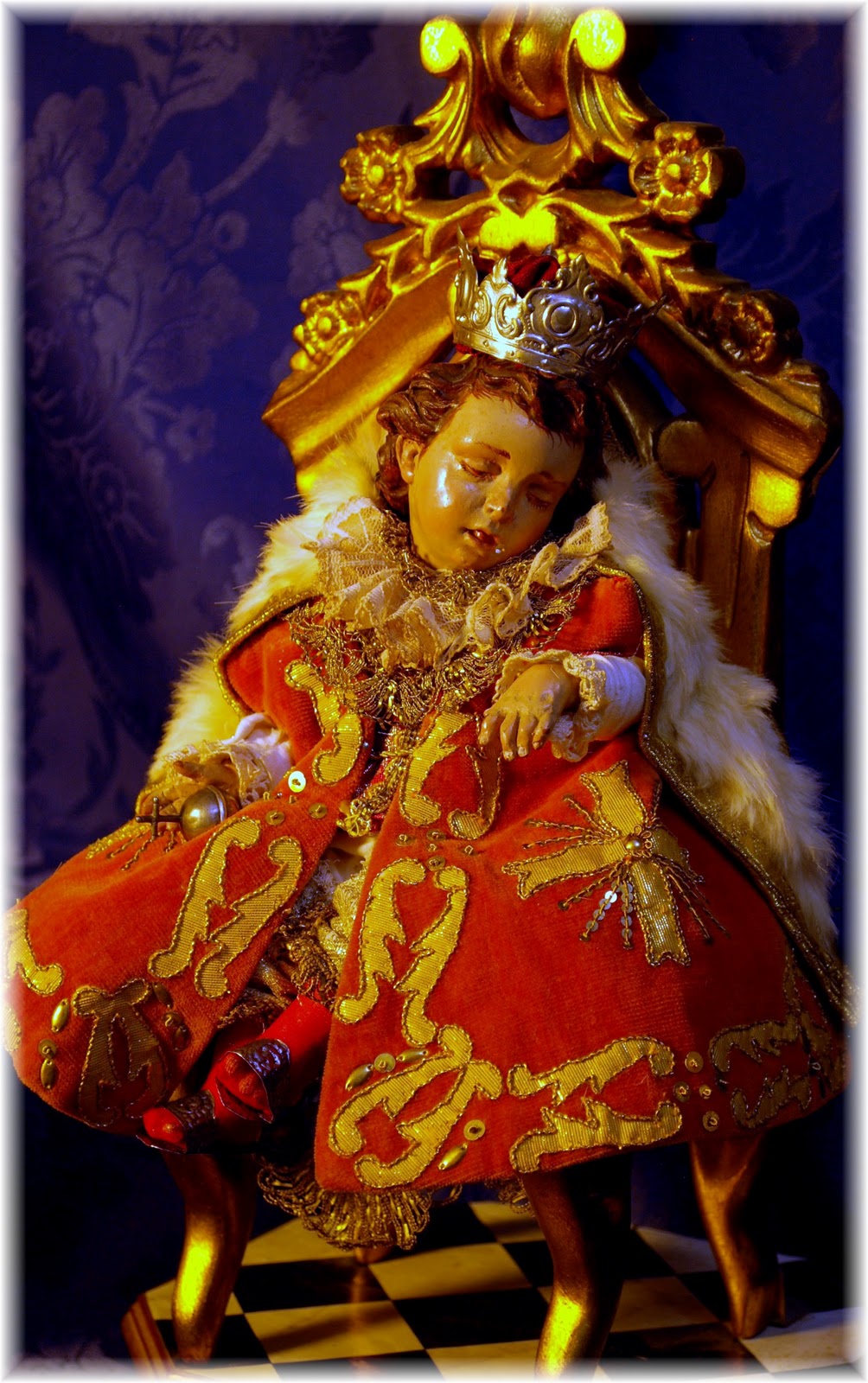 La Sacristía del Real: El Santo Niño Jesús Rey de la Paz, ataviado para