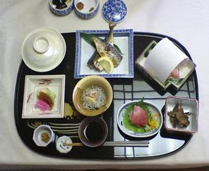 Japon Mutfağı Hakkında-http://4.bp.blogspot.com/_oexuXRiK-xA/TCxAS-PCGfI/AAAAAAAABvI/pKKdxk8vhG4/s320/300px-Breakfast_Japan.jpg