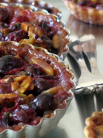 [Caramel+Cranberry+Nut+Tarts+2.jpg]