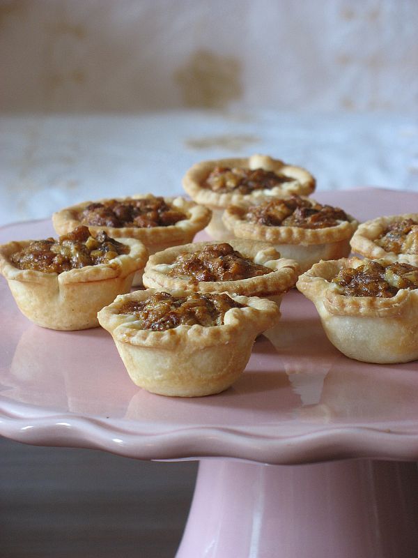 [Walnut+pies+5.jpg]