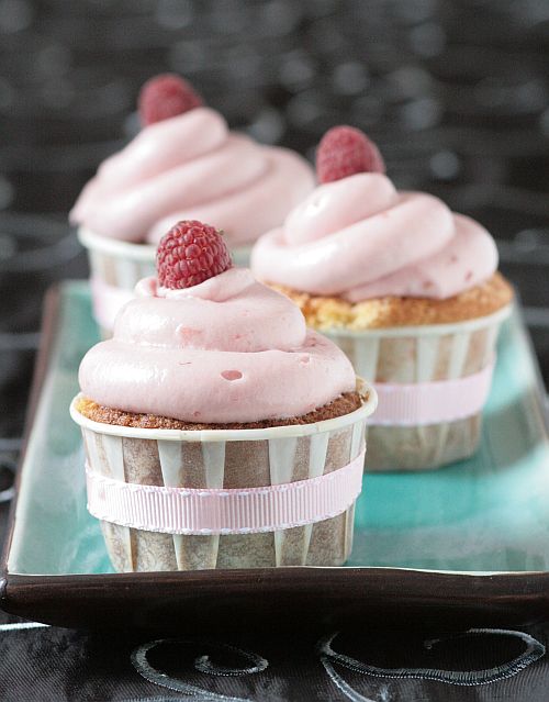 [Ispahan+Cupcakes+2.jpg]