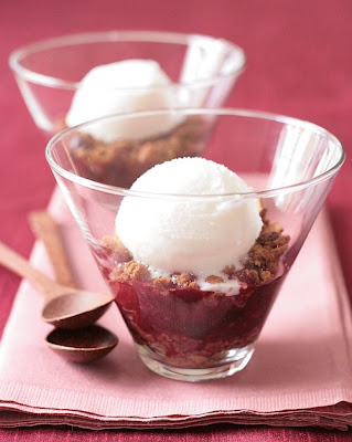 Berry Crumble-Copyright©Tartelette 2008