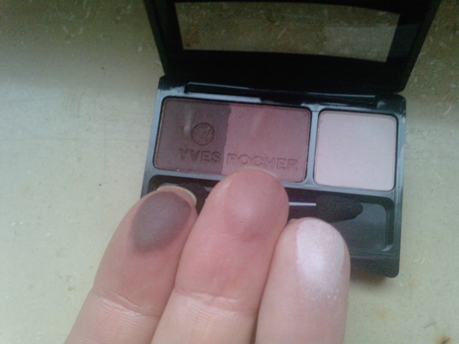 Hautnah Beauty Amu Review Yves Rocher Lidschatten