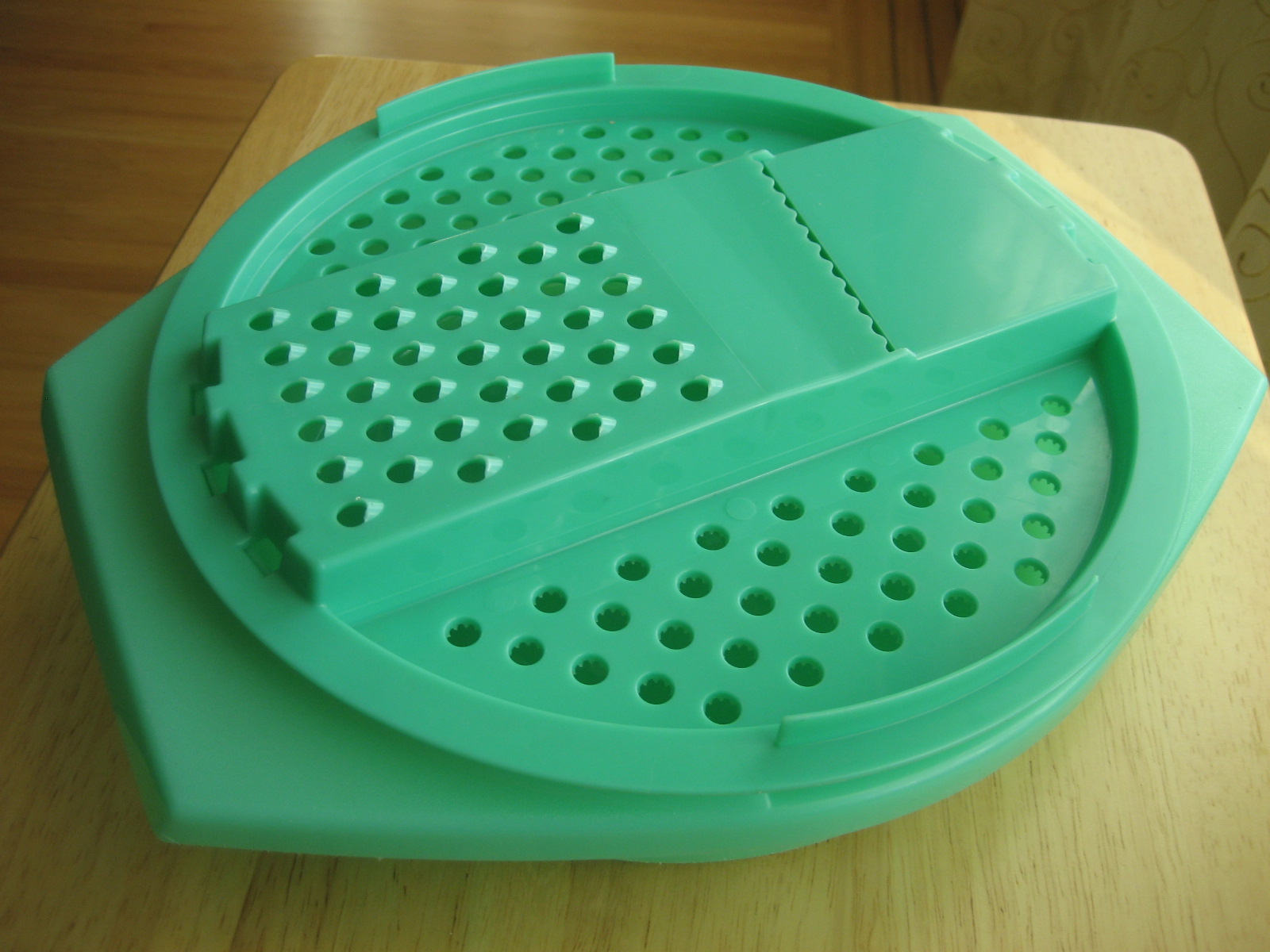 Vintage Tupperware Green 3 piece Grater Set with Storage Bowl & Lid  Directions