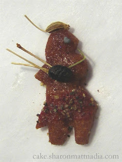 cookie-piper