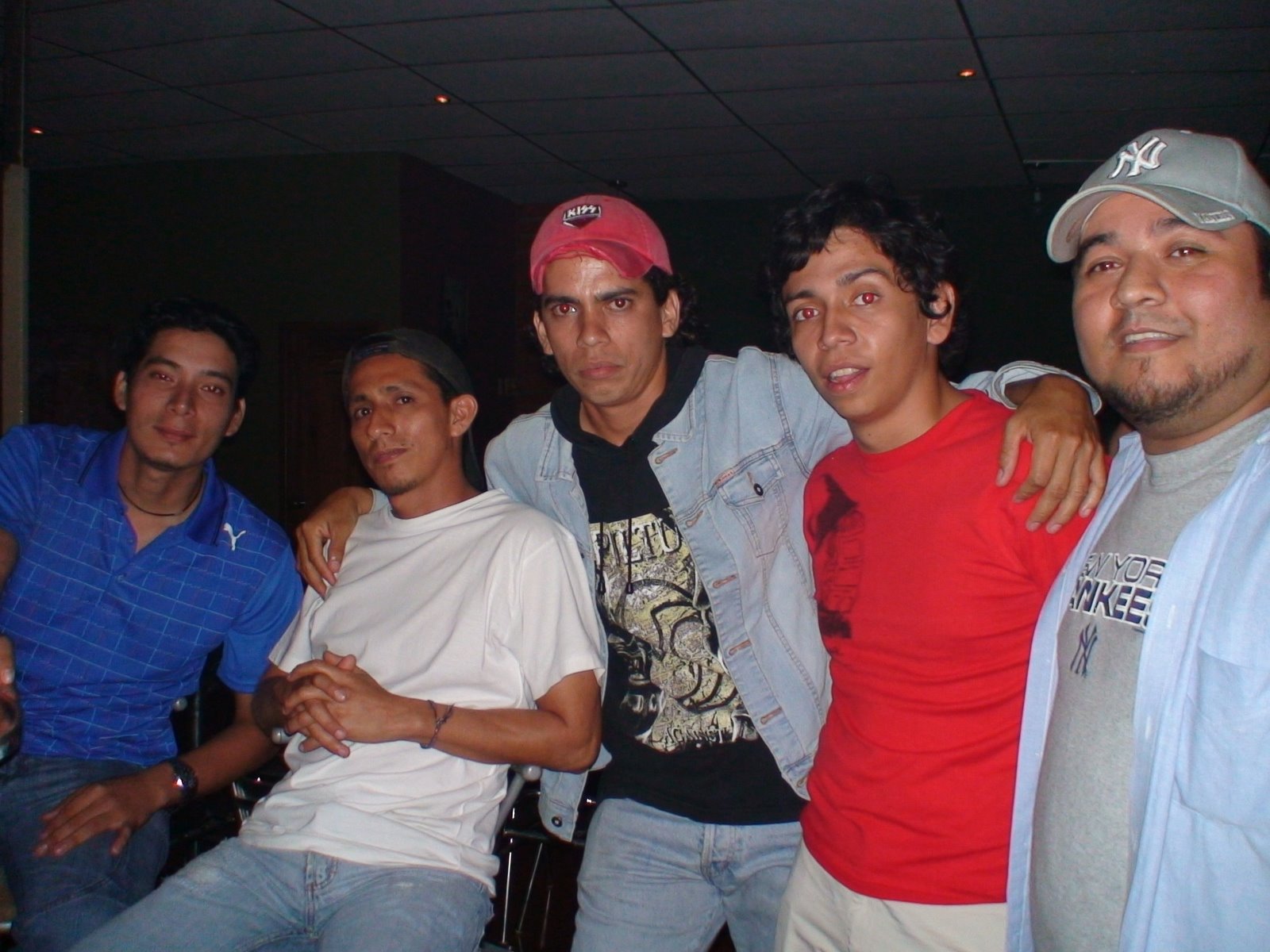 [chavez+hombre+de+metal.JPG]