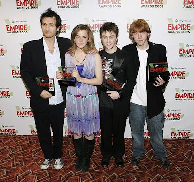 Daniel+radcliffe+and+emma+watson+holding+hands
