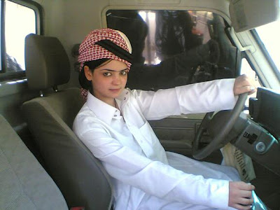 Saudi Girls on Stylish Muslimah   The Best And Worst  Abaya  Looks Of 2010