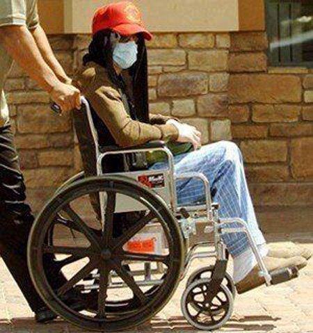 [michael_jackson_dying_of_lung_condition.jpeg]