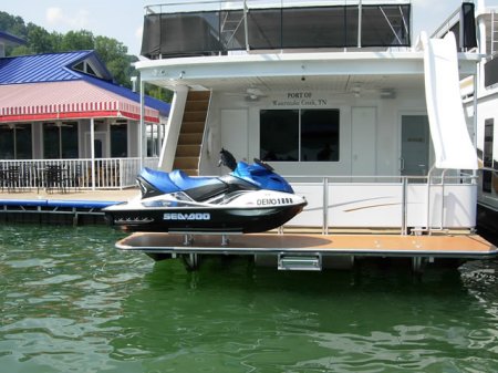 [080812-goreboat4.jpg]