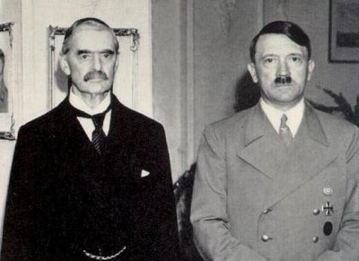 [090709-chamberlain-hitler.jpg]