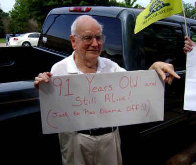 [090821-townhall-sign-o-day-bubba2.jpg]