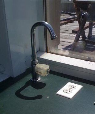 [090809-contractor-1.jpg]