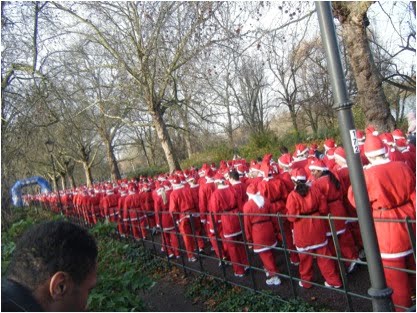 [lots+of+santas.jpg]