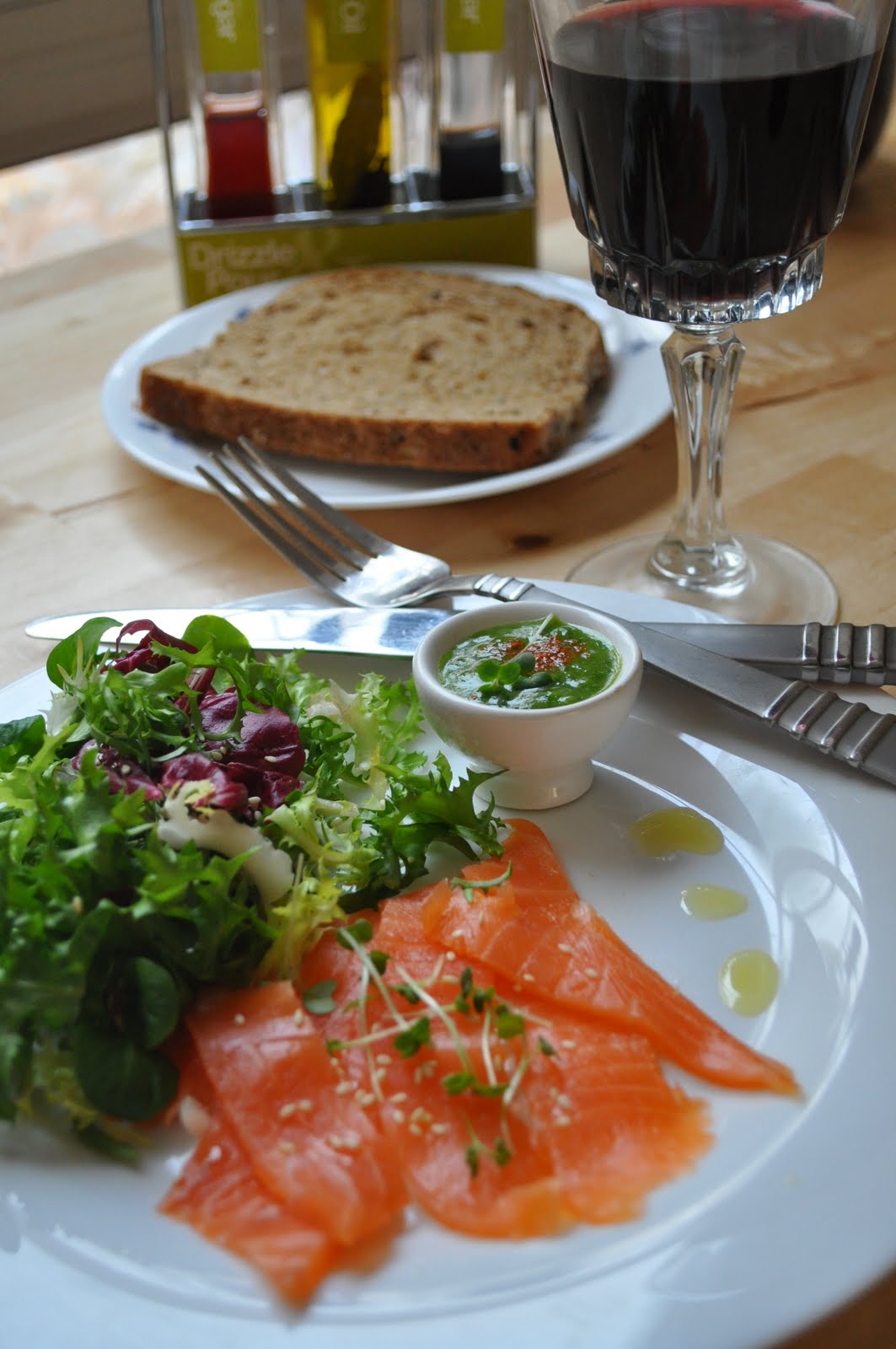 Apron's Delight Smoked Salmon Salad with Parsley Vinaigrette Dressing