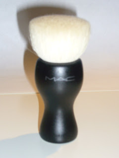 MAC 180 Professional Face Buffer Blending Brush