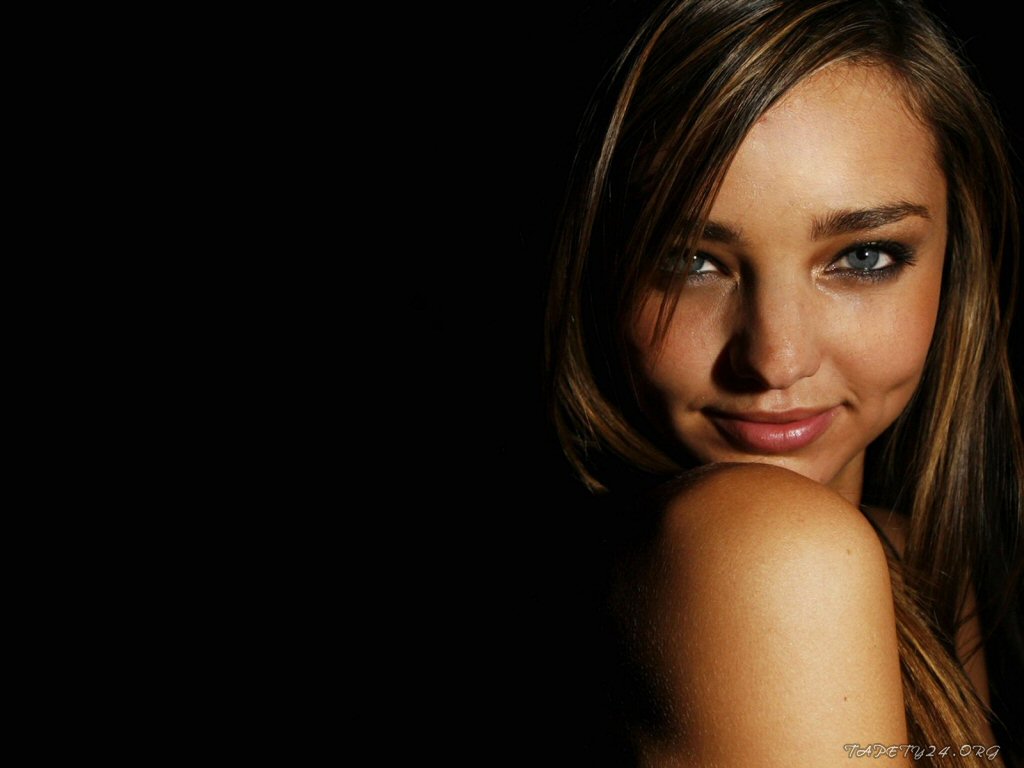 http://4.bp.blogspot.com/_ov6z2TwdHKg/TUsI7j5ExmI/AAAAAAAAKUI/5JnXWtgRt28/s1600/Miranda.Kerr.2079.jpg