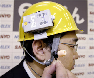 e-Mimi-kun earphone and a microphone